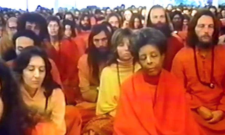 Afișul serialului Wild Wild Country (2018) – documentar Osho
