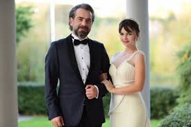 Afișul serialului Ajunge