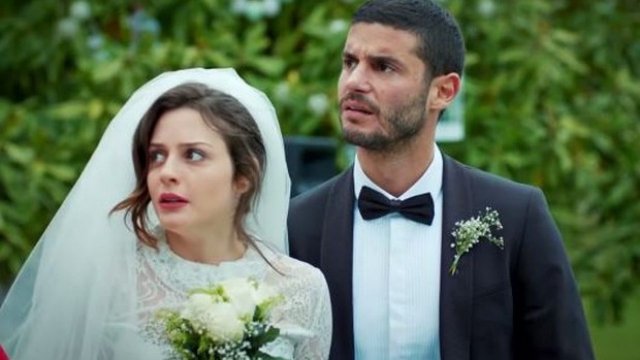 Afișul serialului Stadiul relatiei: complicat + Stadiul relației : căsătoriți