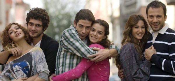 Afișul serialului La un pas de fericire serial turcesc romantic, drama familie
