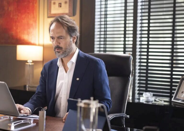 Afișul serialului Decizia serial dramă de familie