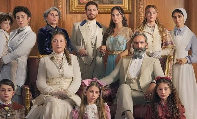 Afișul serialului Familia lui Șakir Pașa, Minuni și scandaluri